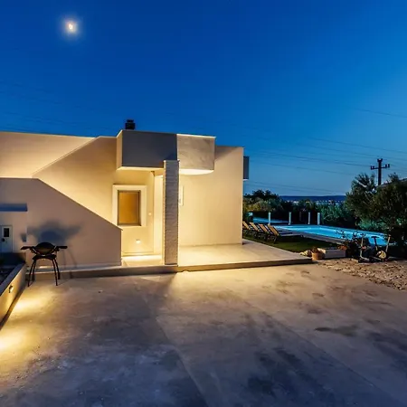 Dalmatina Hill House - Private Pool, Sea And Hill View, Rooftop Terrace, Free Parking * Kastela