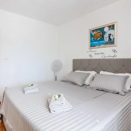 Villa Dalmatina Hill House - Private Pool, Sea And Hill View, Rooftop Terrace, Free Parking Kastela