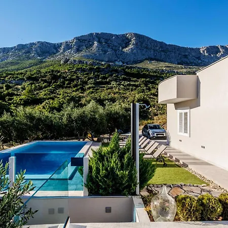 Villa Dalmatina Hill House - Private Pool, Sea And Hill View, Rooftop Terrace, Free Parking Kastela